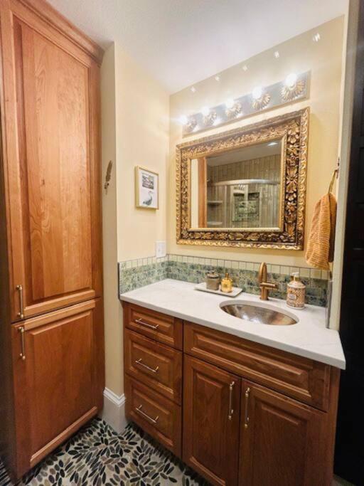 Blue Heron Manor - Historic charm centrally located