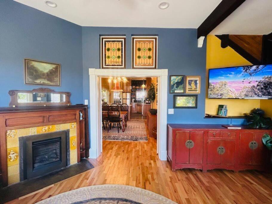 Blue Heron Manor - Historic charm centrally located