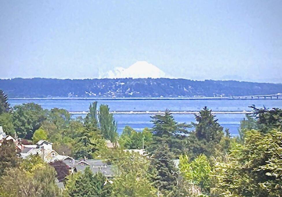 Blue Heron Manor - Historic charm centrally located