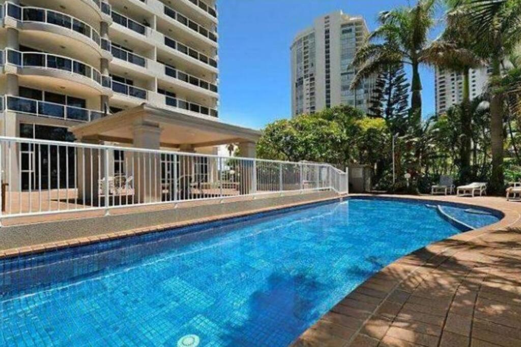 Oscar on Main 2B - Heart of Main Beach Ocean Views - Hosted by Coastal Letting Co.