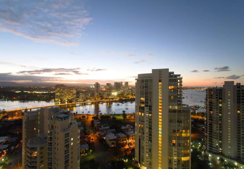 Oscar on Main 2B - Heart of Main Beach Ocean Views - Hosted by Coastal Letting Co.