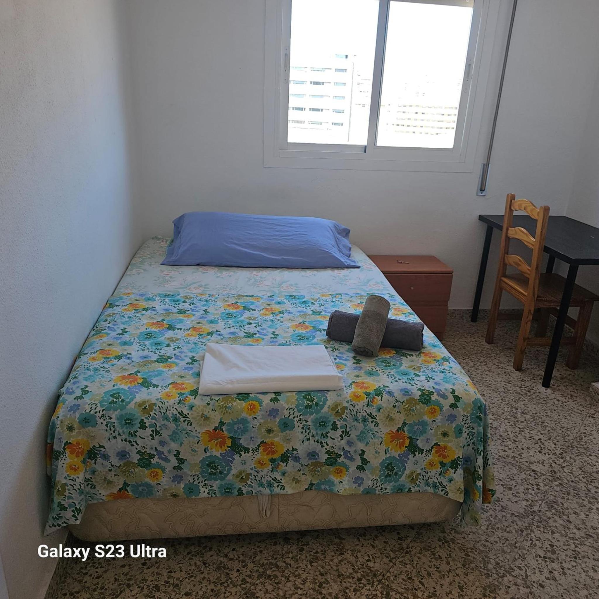 B Habitación preciosa grande privada centro Málaga y cerca de la playa Wi-Fi