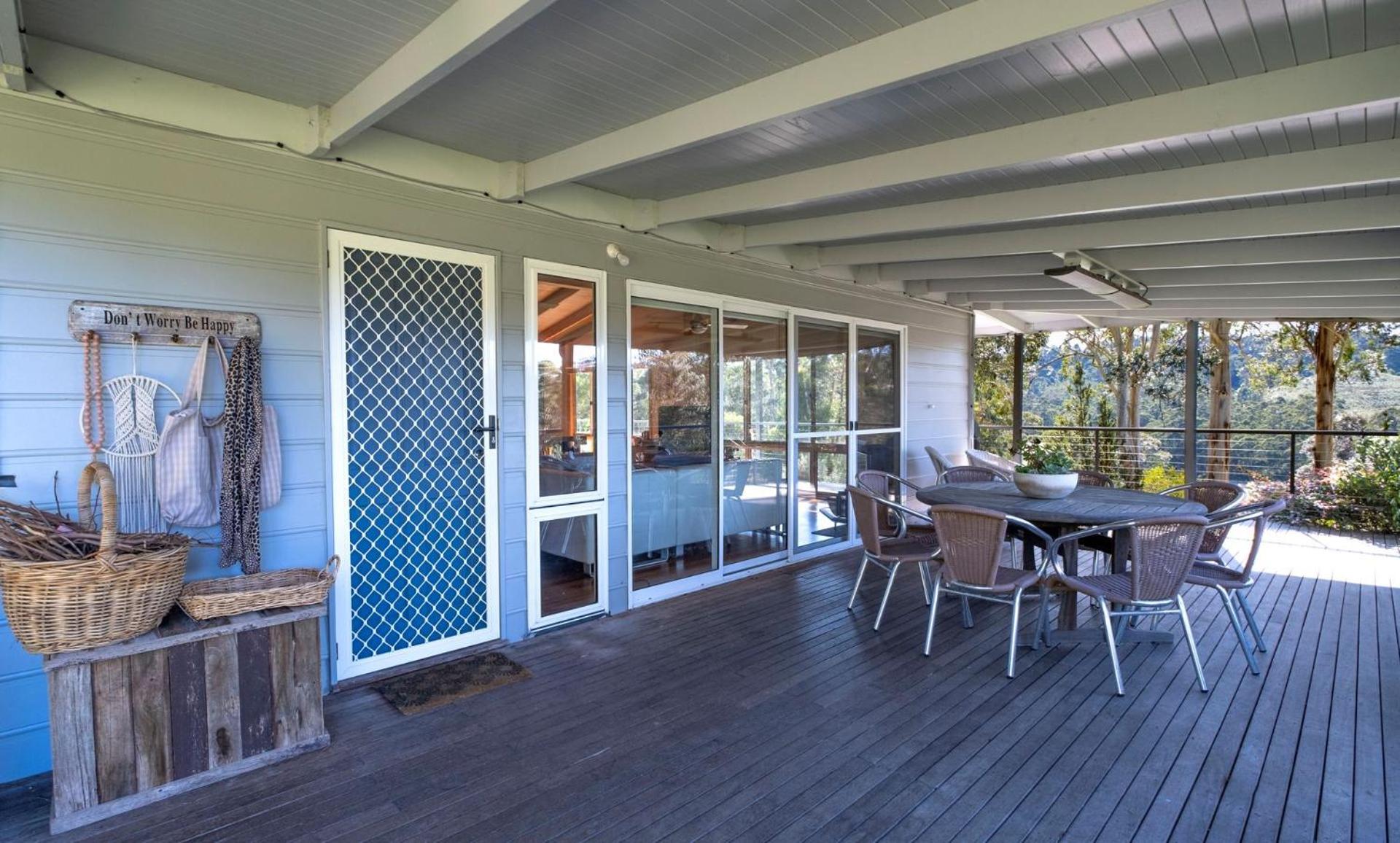 Otway Valley Lodge - koalas in the garden, wood fired hot tub