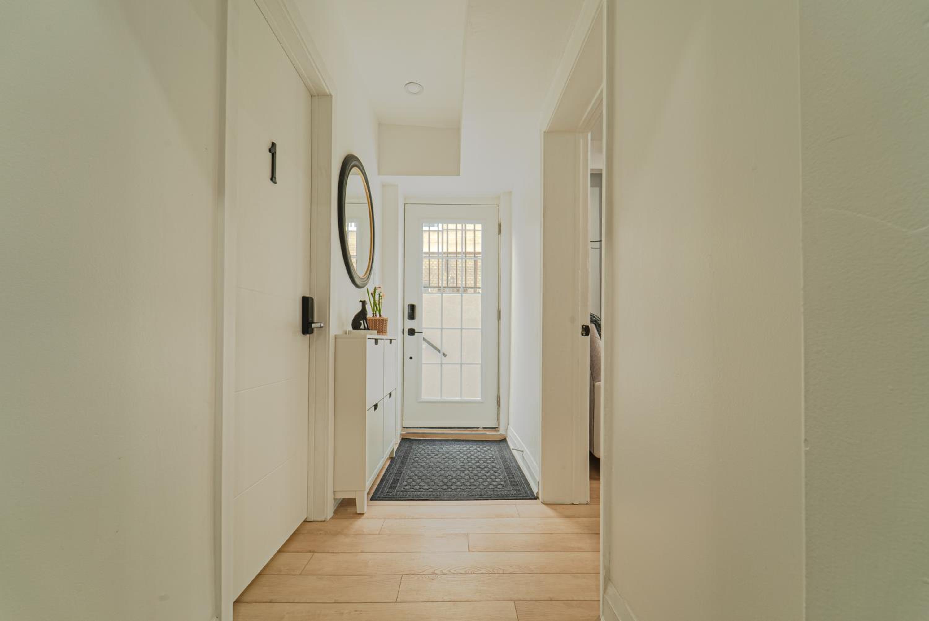 Room with Working space, equipped kitchen, Comfortable bed