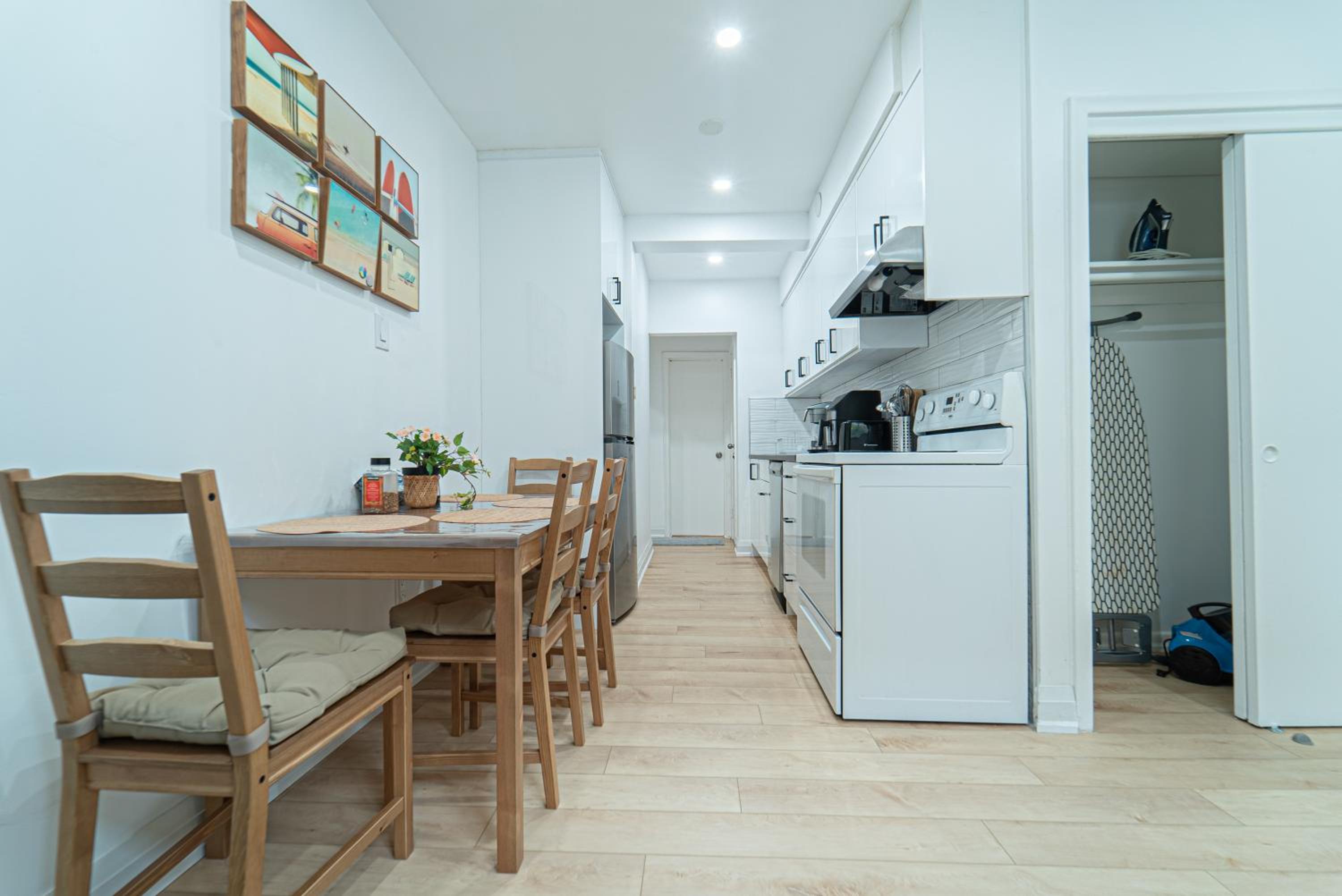 Room with Working space, equipped kitchen, Comfortable bed