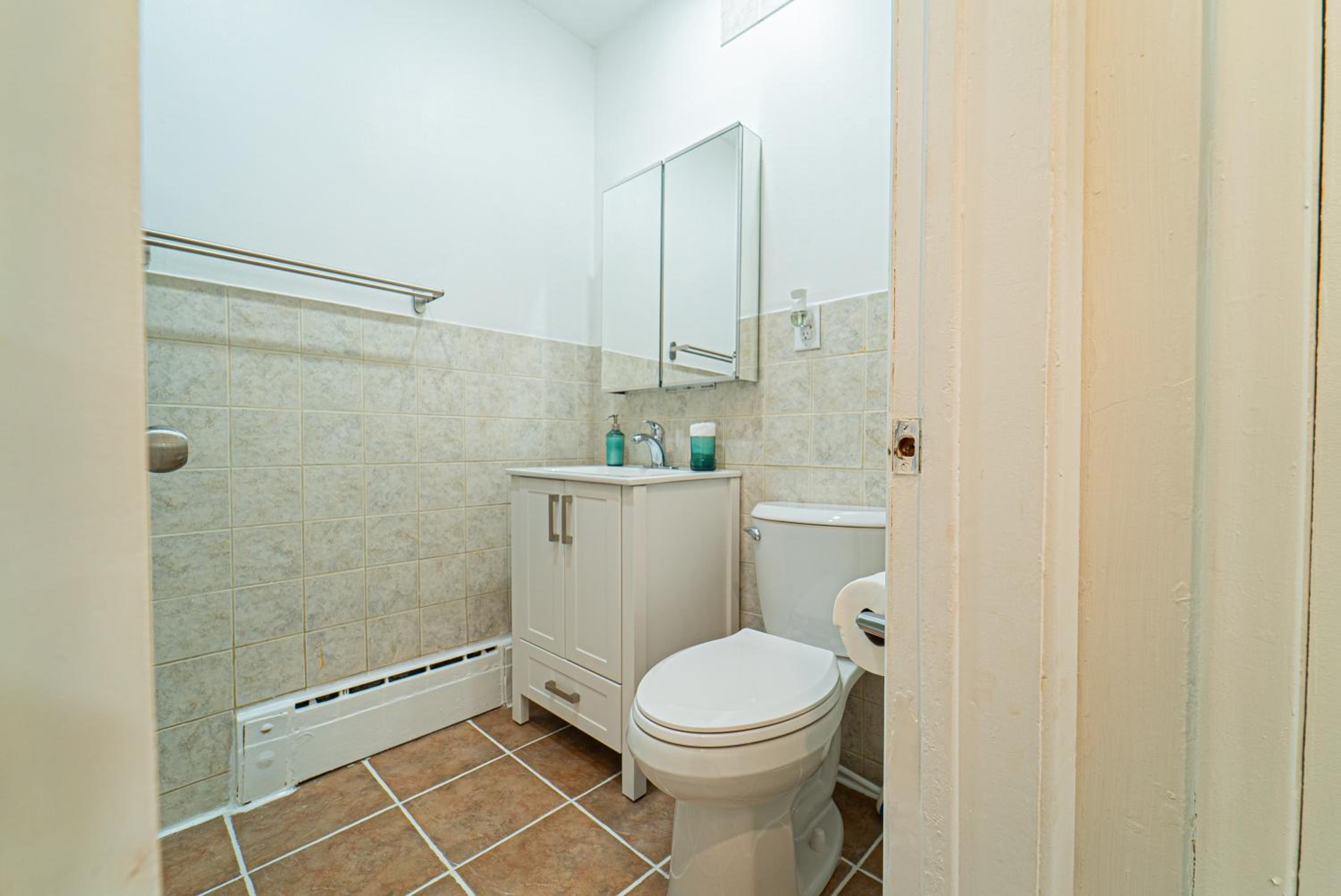 Room with Working space, equipped kitchen, Comfortable bed