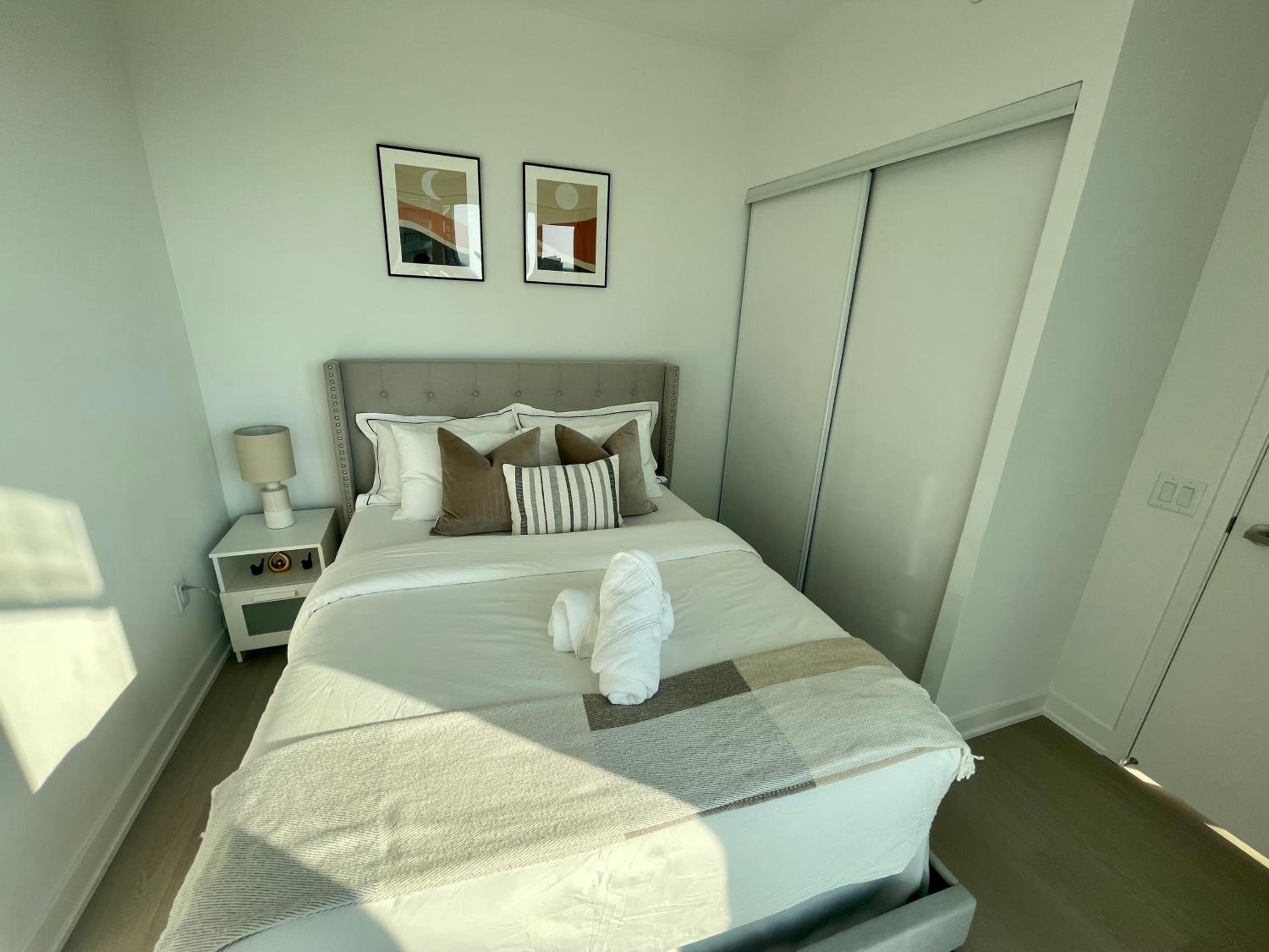 Cozy 1 bedroom condo by Square One