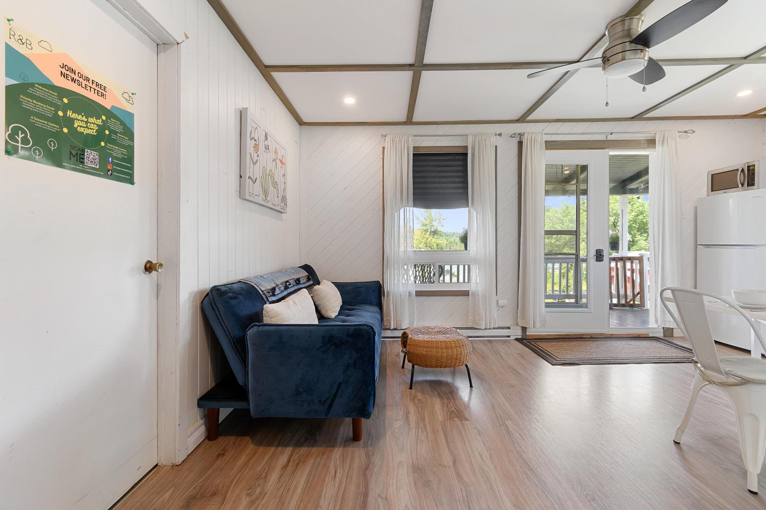 Navy Cottage on Lac Heney