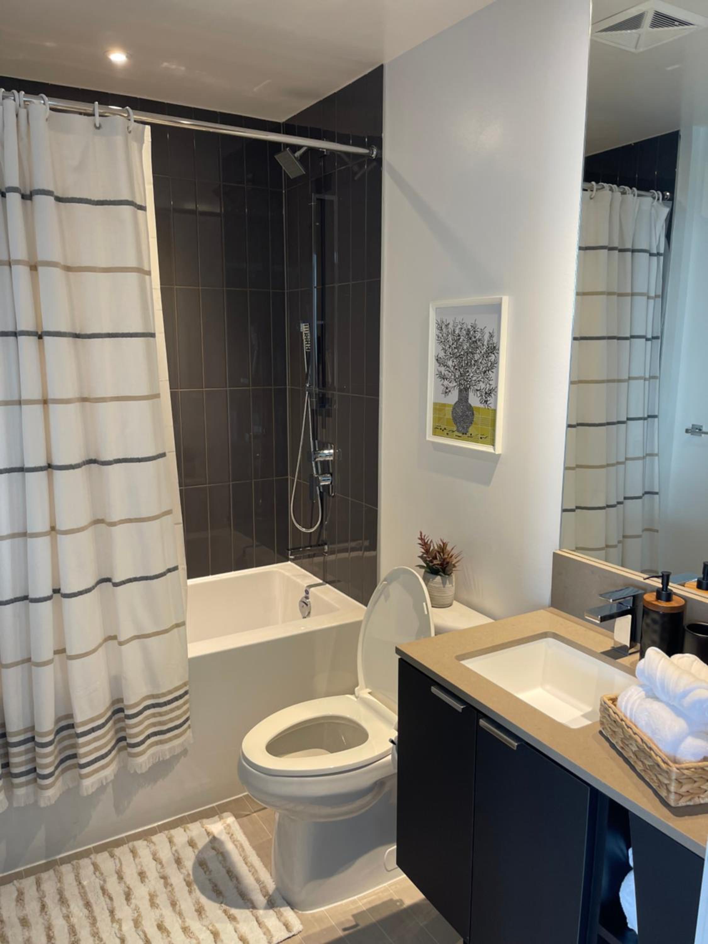 Cozy 1 bedroom condo by Square One