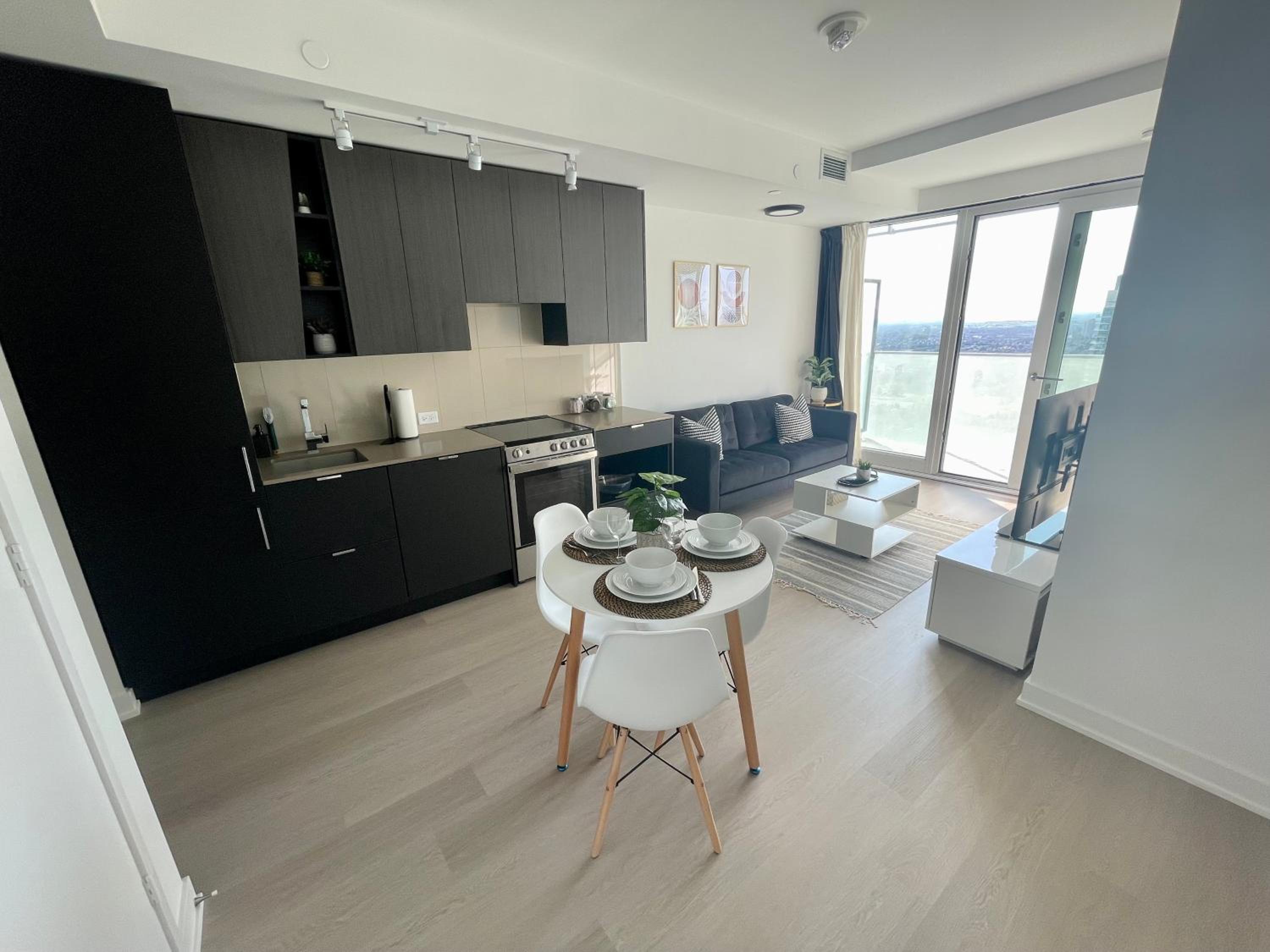 Cozy 1 bedroom condo by Square One