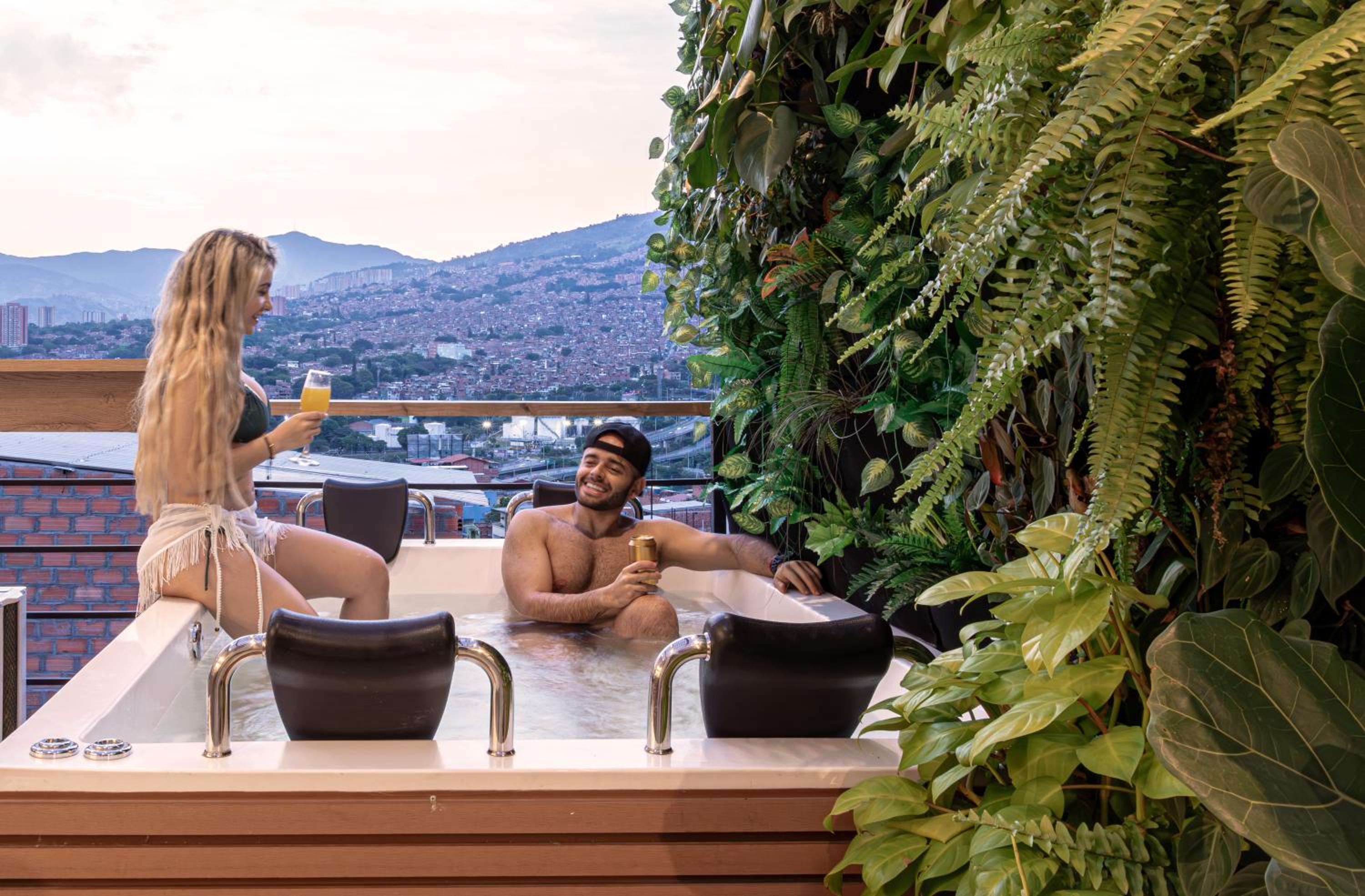 Jacuzzi Privado, Casa de Lujo Norte Medellin