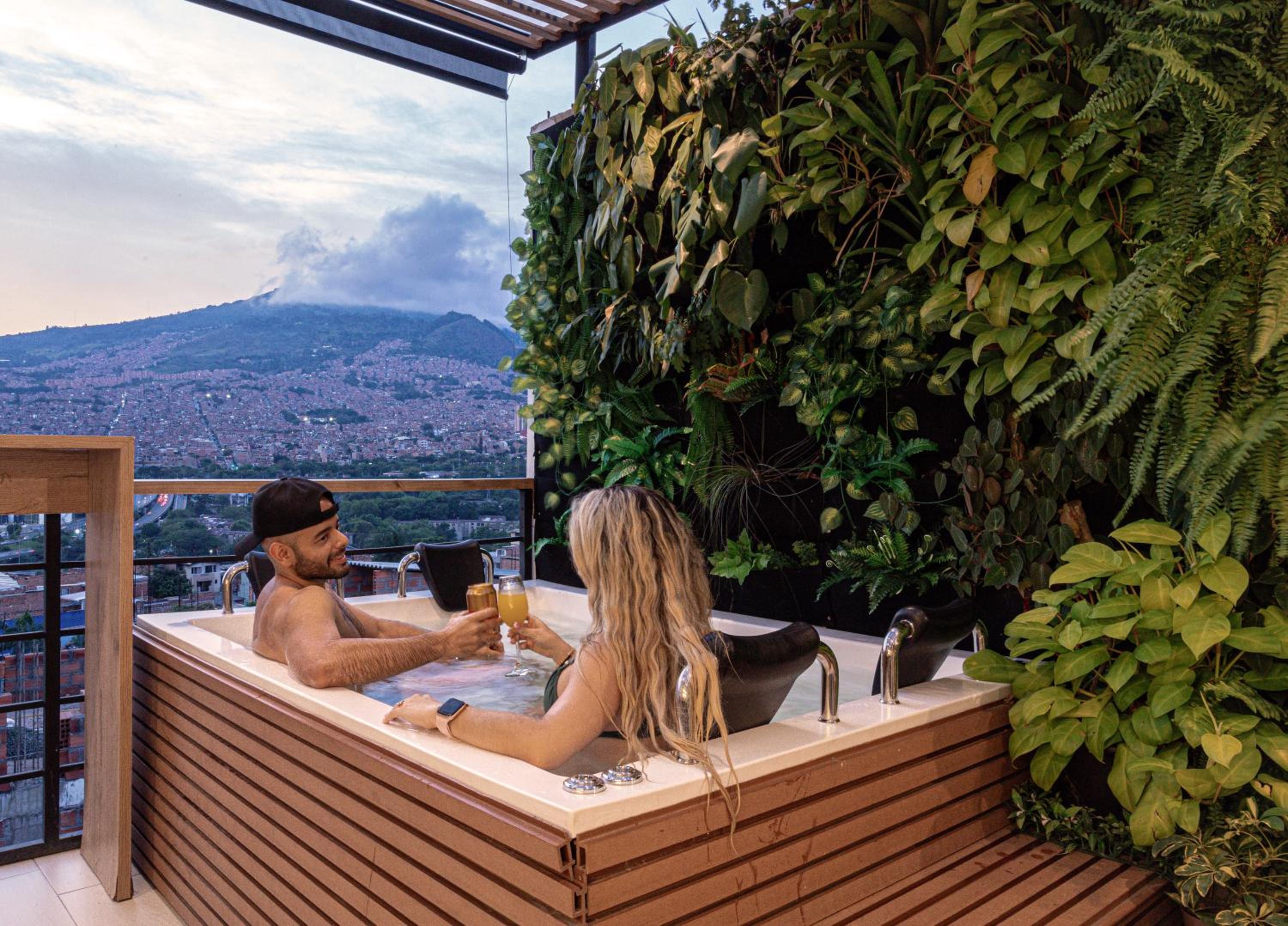Jacuzzi Privado, Casa de Lujo Norte Medellin