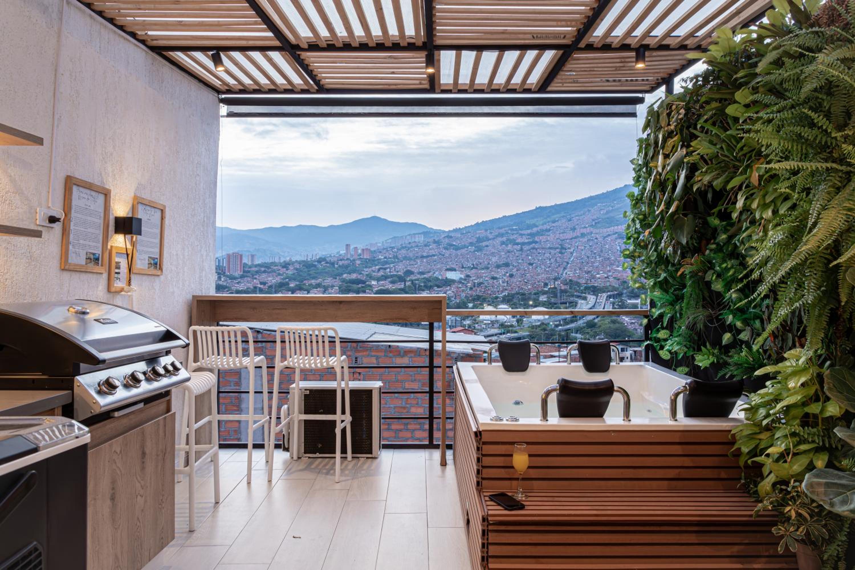 Jacuzzi Privado, Casa de Lujo Norte Medellin