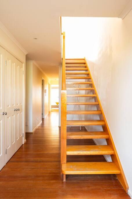 Glorious 3-BRM Family House at Aspendale Beach