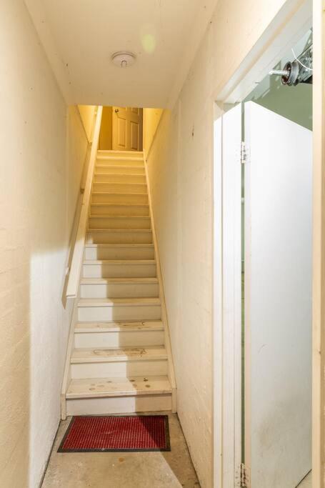 Glorious 3-BRM Family House at Aspendale Beach