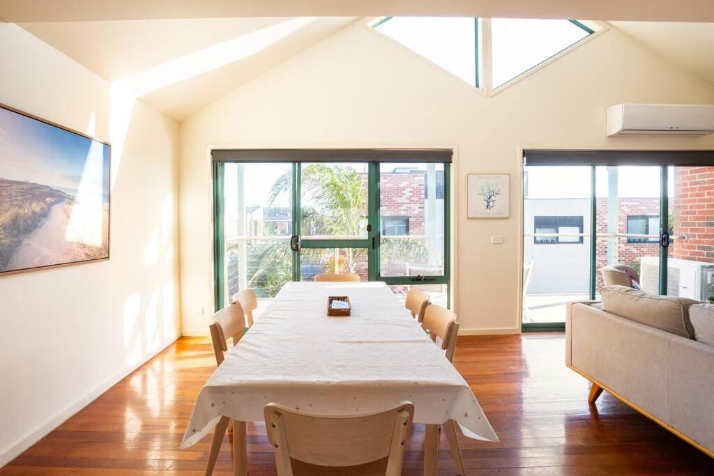 Glorious 3-BRM Family House at Aspendale Beach