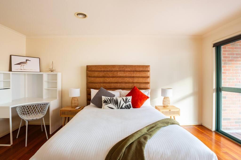 Glorious 3-BRM Family House at Aspendale Beach
