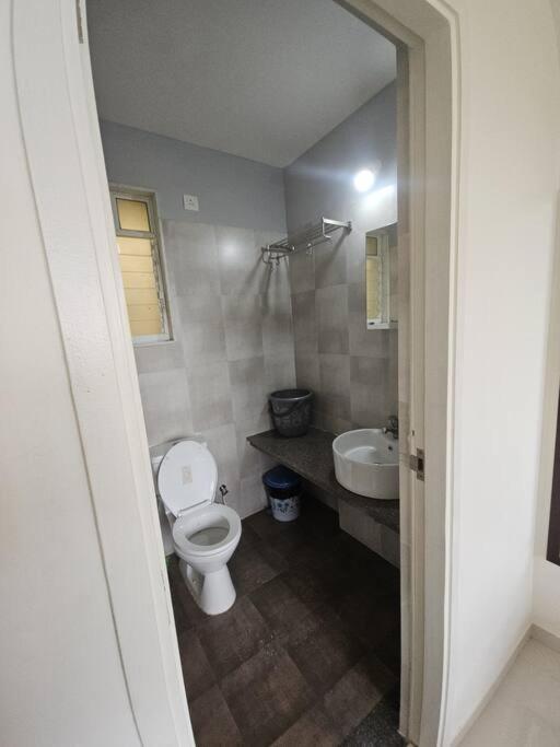 HappyHomes 2BHK Apt near Airport