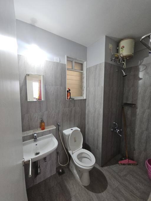 HappyHomes 2BHK Apt near Airport