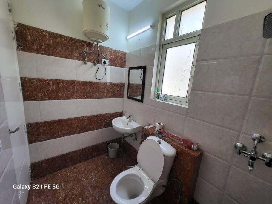 BnBBuddy Modern Party Apt in Gurgaon view 2