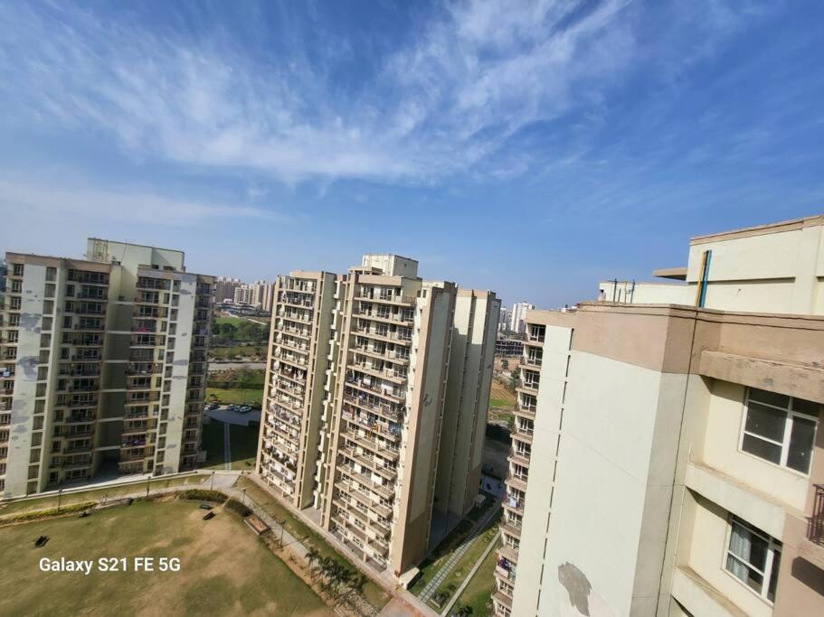 BnBBuddy Modern Party Apt in Gurgaon view 3