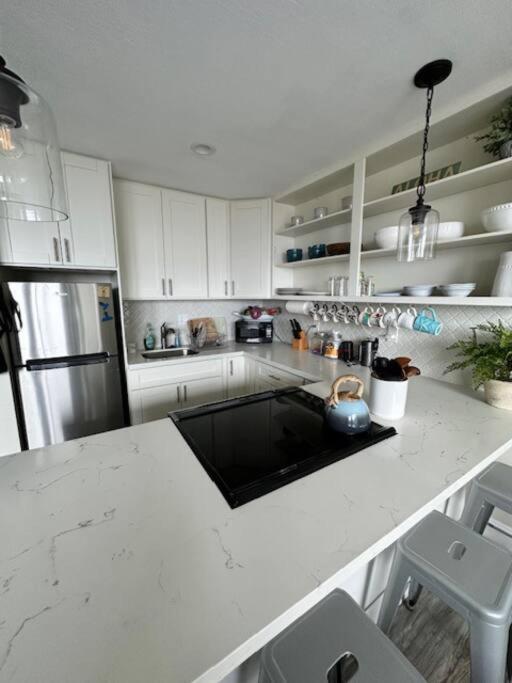 Valley Vibes and Beach Bliss Condo for Family Nomads