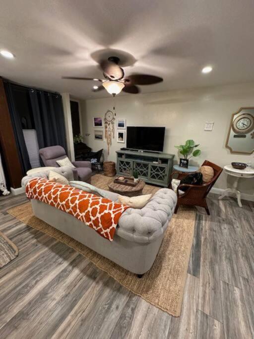 Valley Vibes and Beach Bliss Condo for Family Nomads
