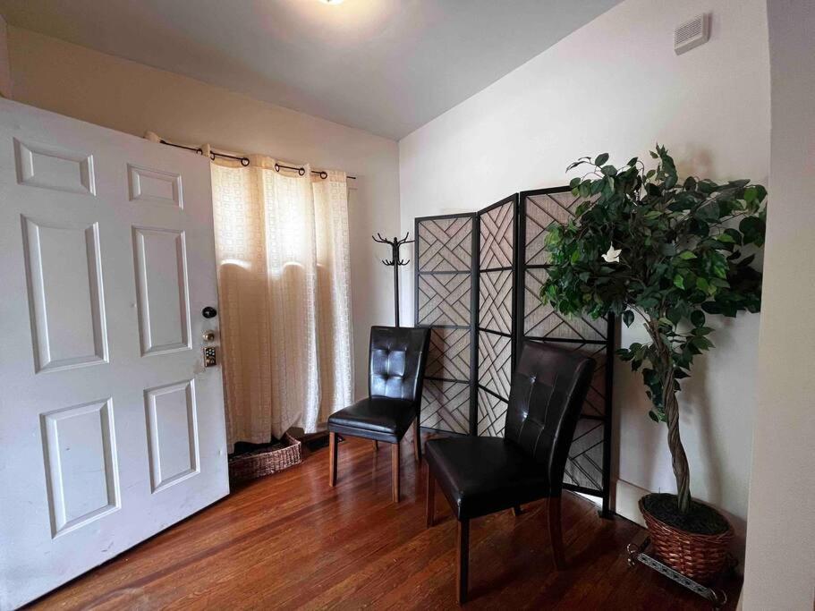 Comfortable 2-Bdrm Spacious Home with Wifi & Patio