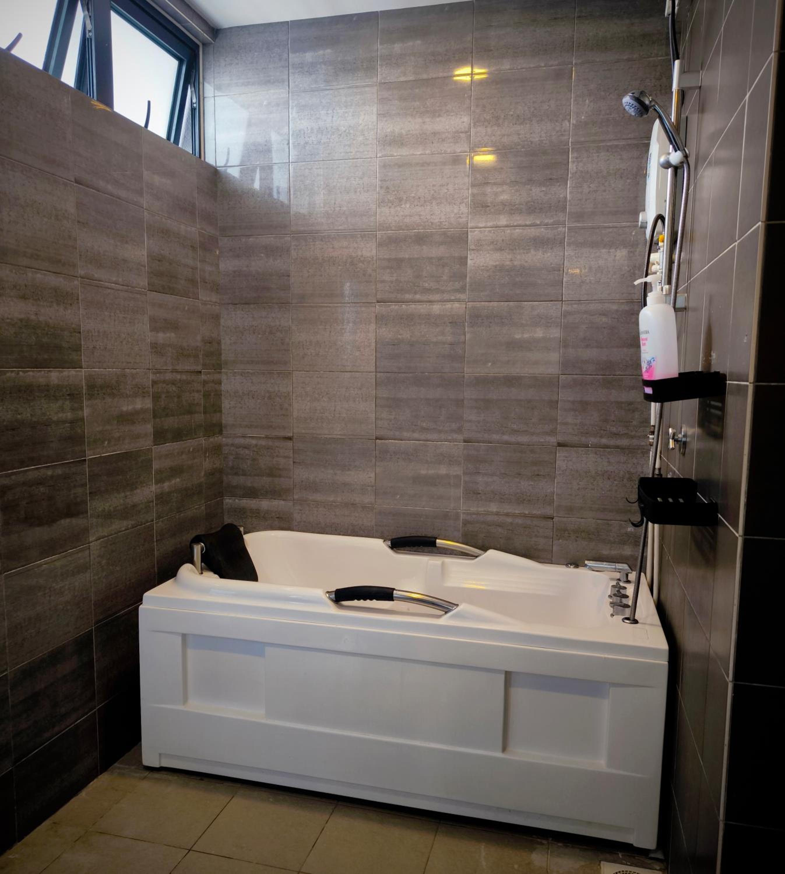 Eshue Designer Suites @ Simfoni Towers