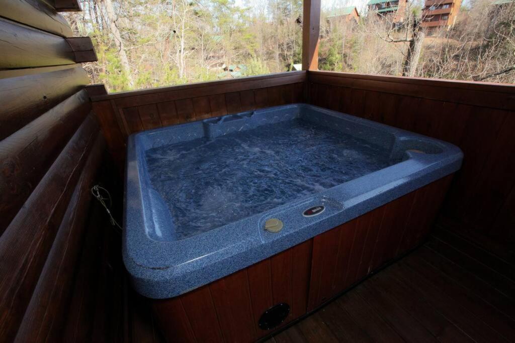 Moon Shadow - Beautiful Cabin 1 mile from Parkway view 3