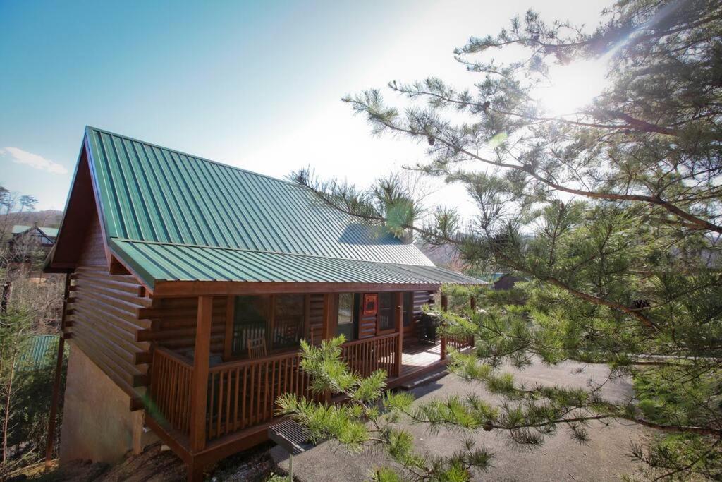 Moon Shadow - Beautiful Cabin 1 mile from Parkway view 4