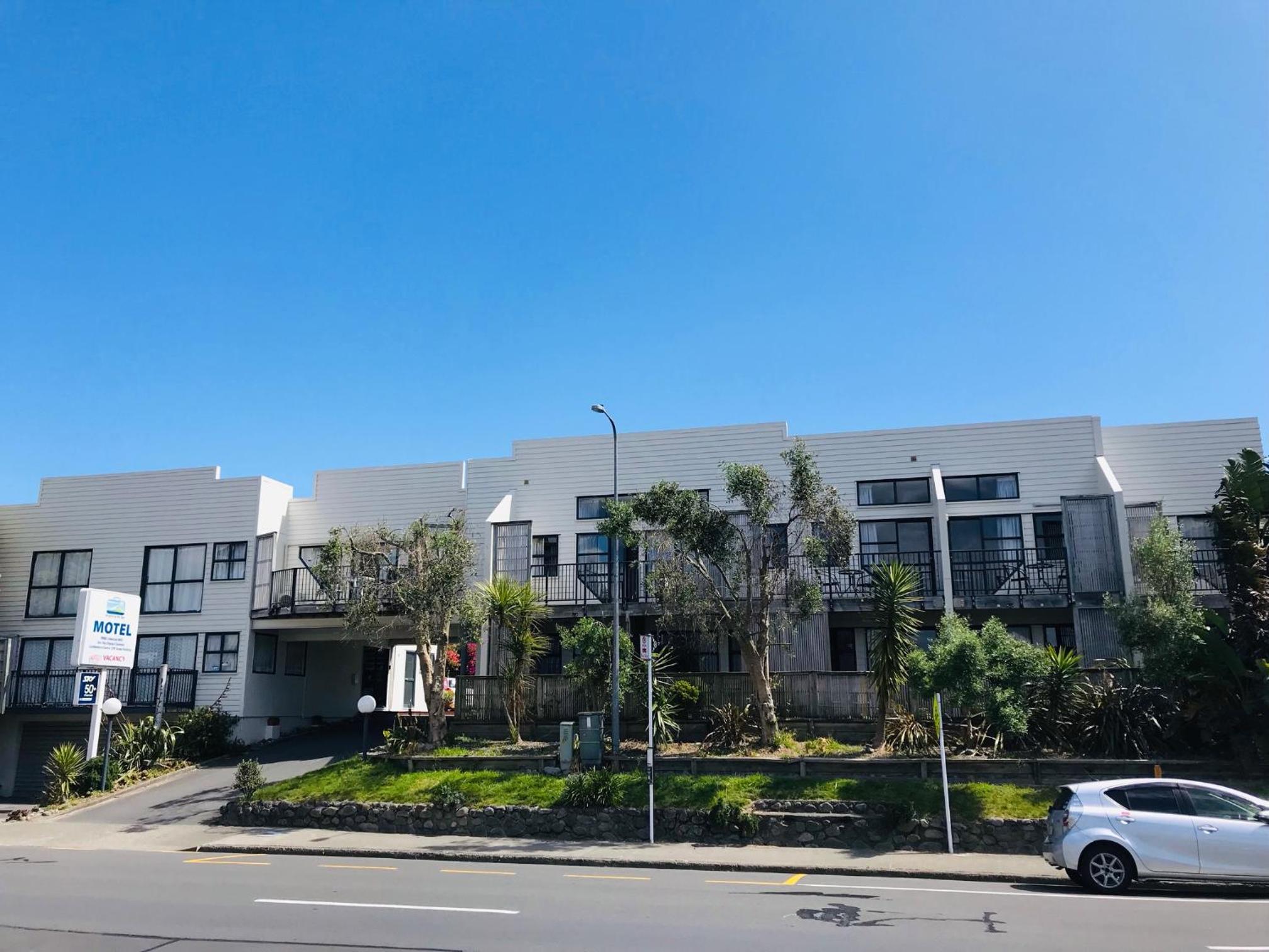 Wrights by the Sea Motel view 2