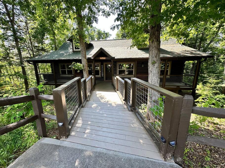 Hotel Moon Willow - one level cabin with 2 master suites - Image 1