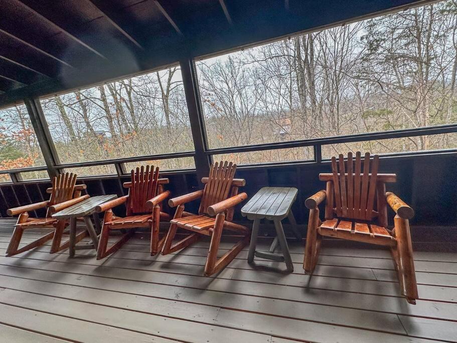 Moon Willow - one level cabin with 2 master suites view 2
