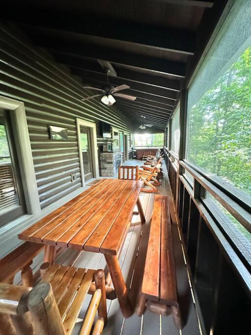 Moon Willow - one level cabin with 2 master suites view 3