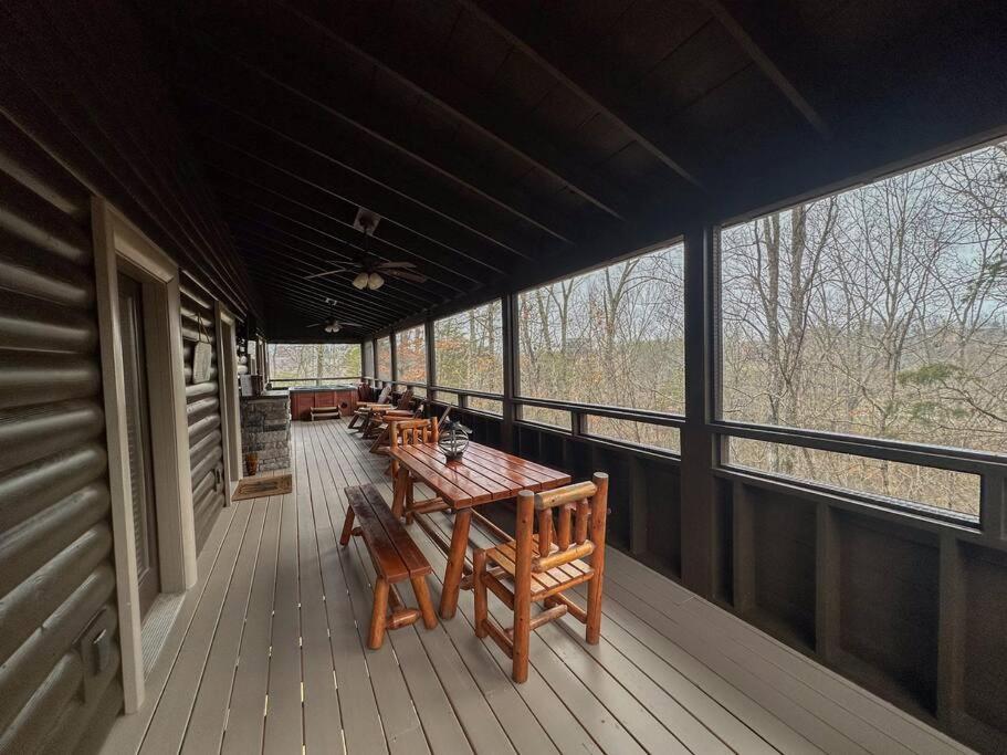 Moon Willow - one level cabin with 2 master suites view 5