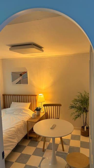 hotel room