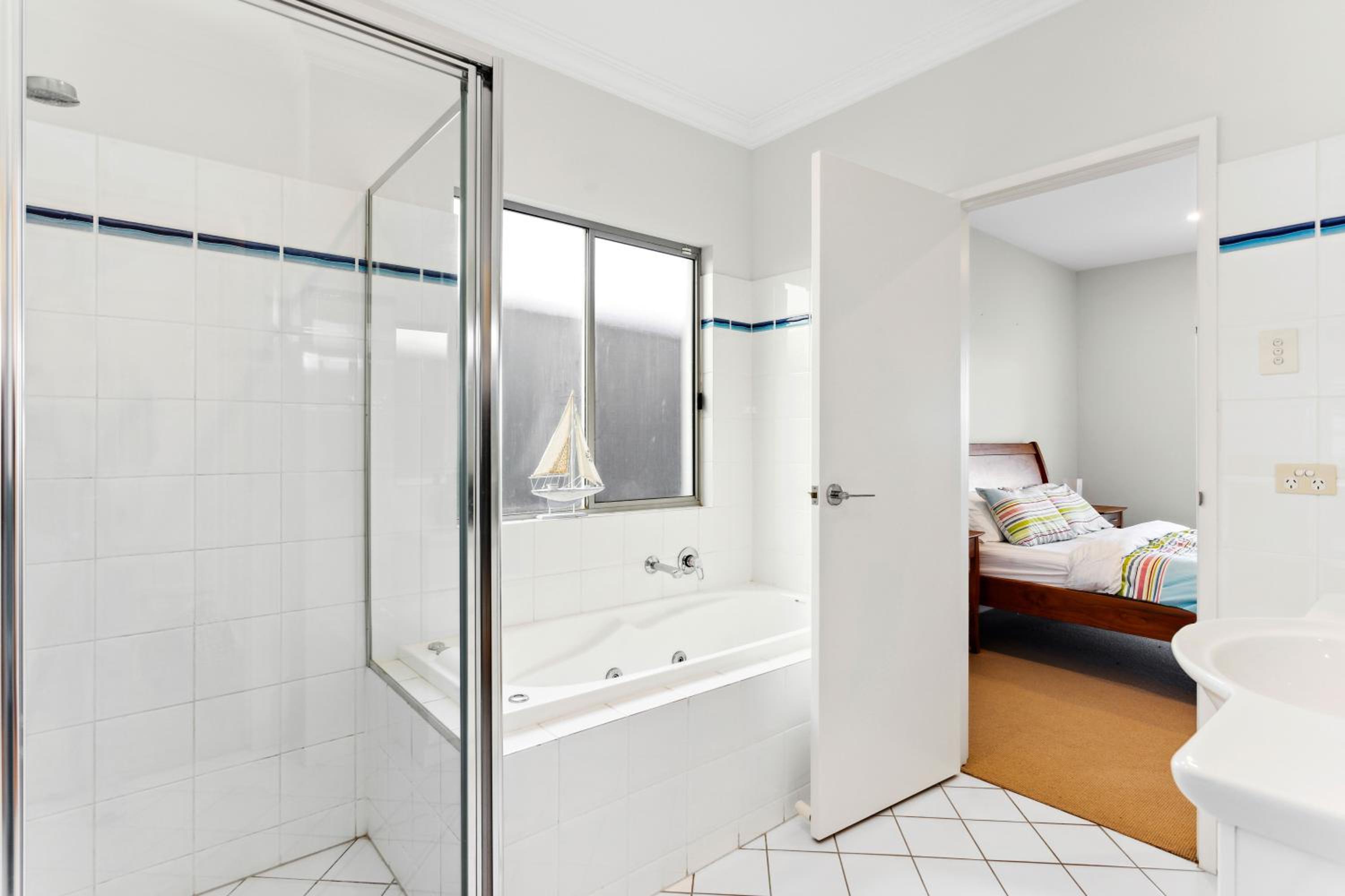 Views on Seascape - Beachfront accommodation