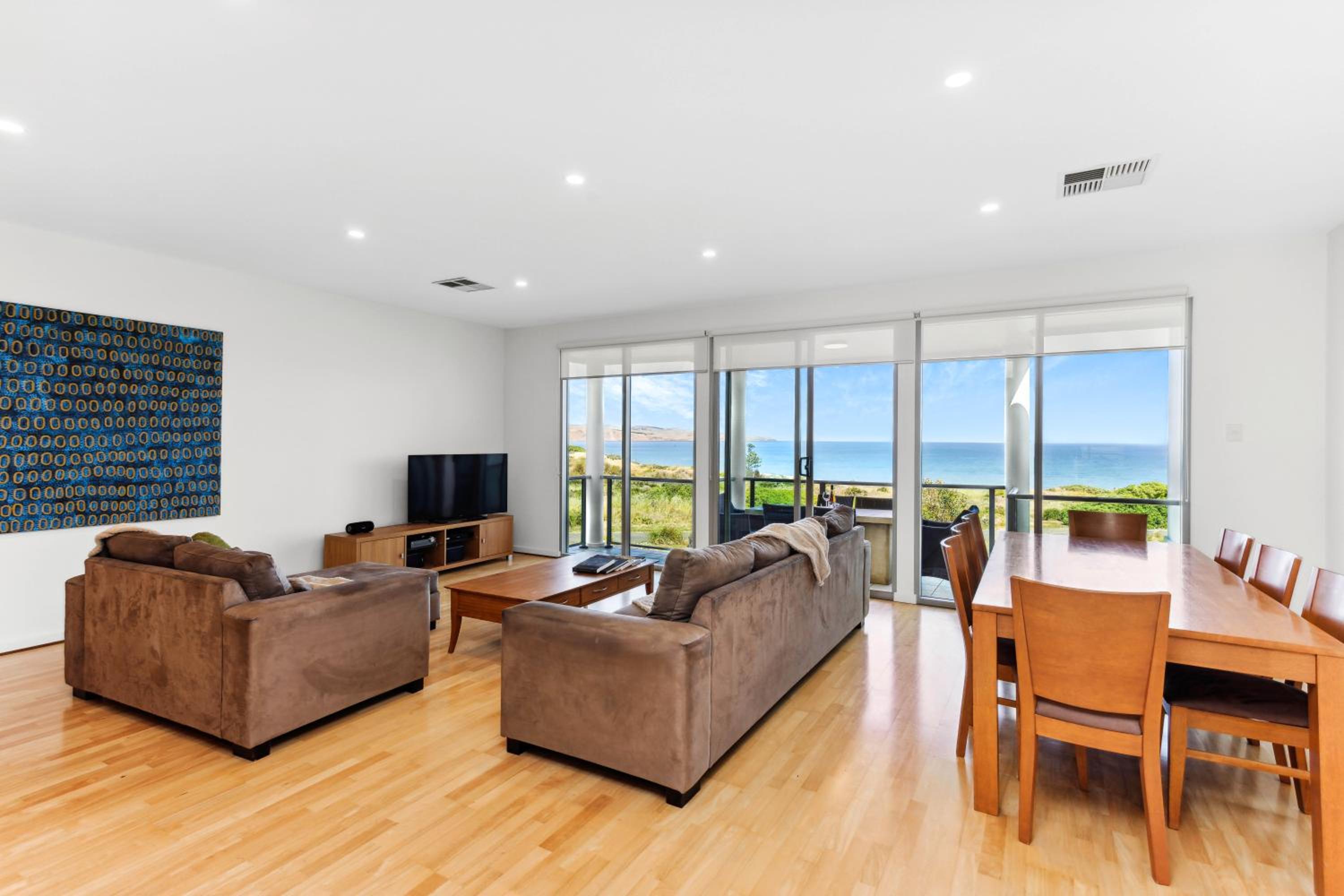 Views on Seascape - Beachfront accommodation