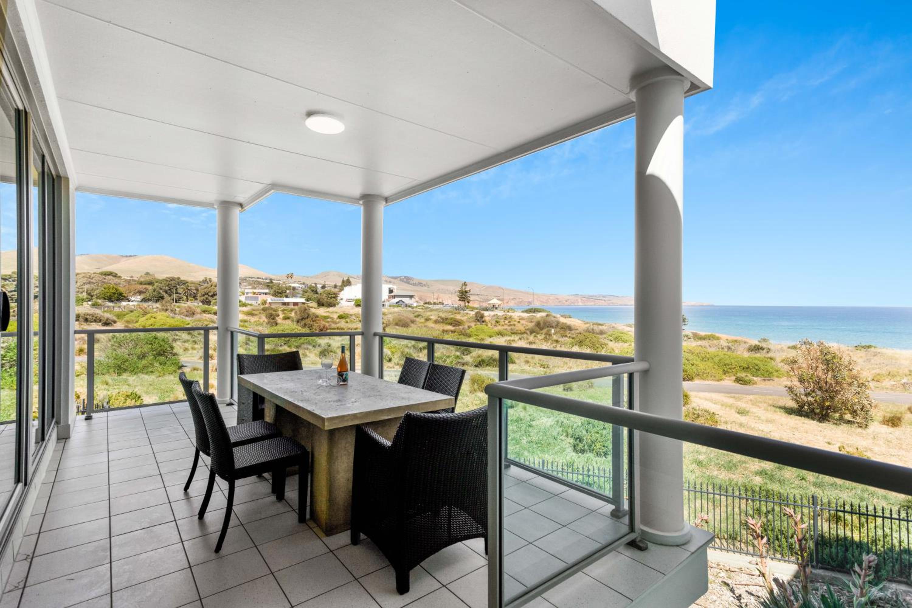 Views on Seascape - Beachfront accommodation