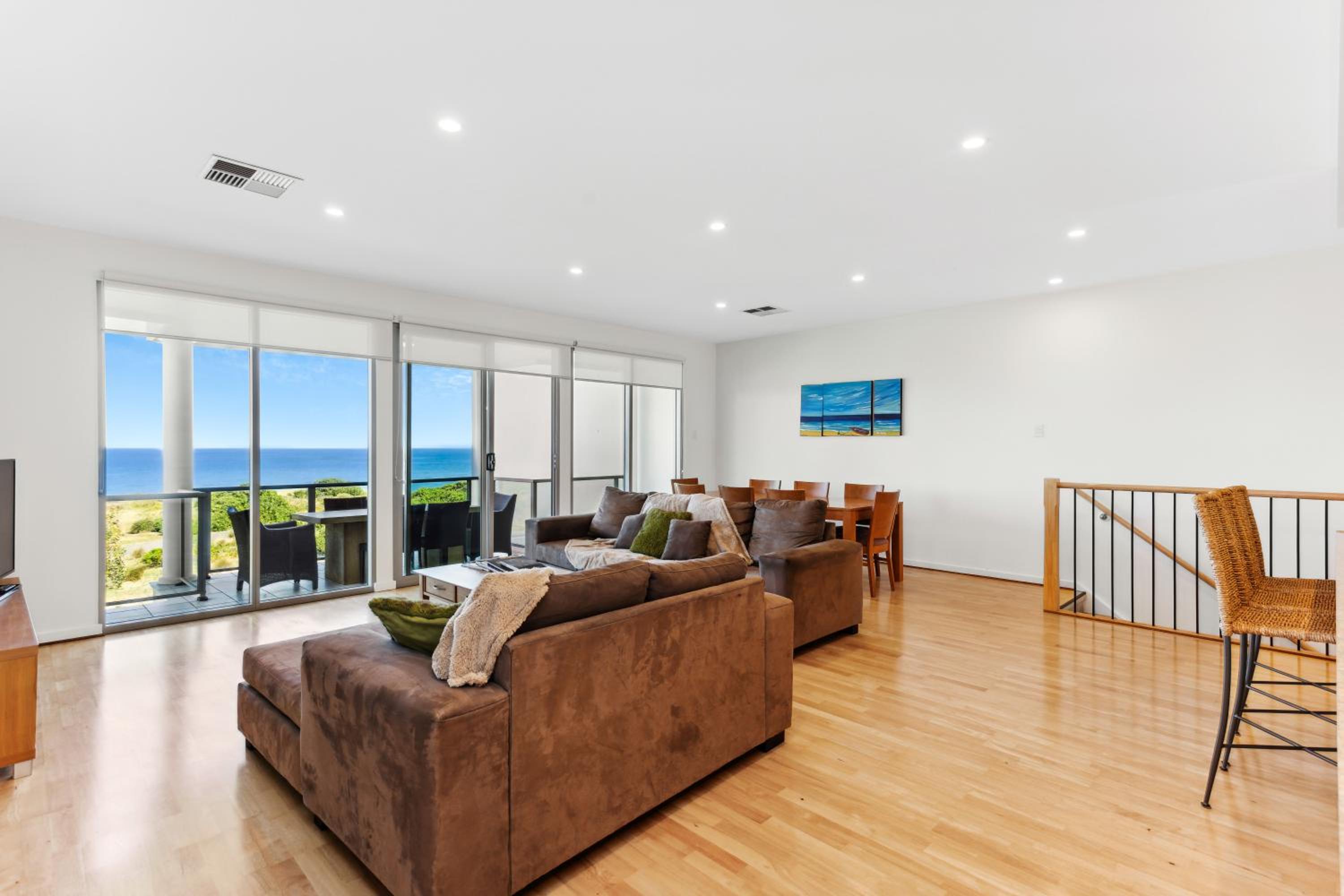 Views on Seascape - Beachfront accommodation