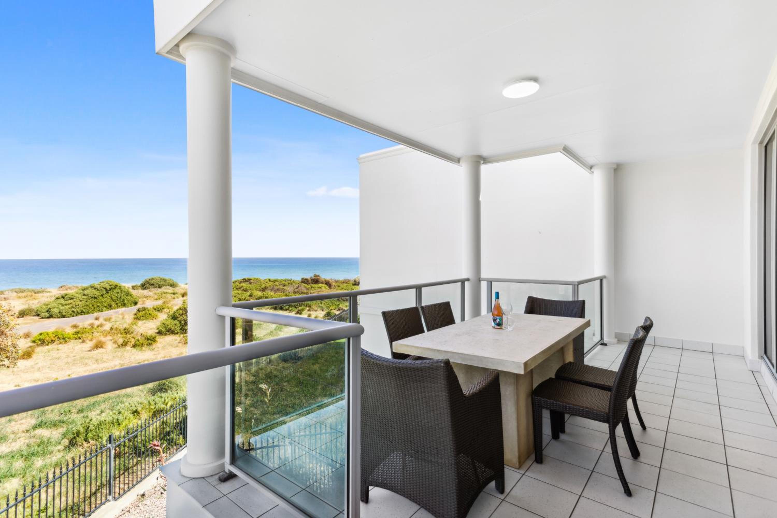 Views on Seascape - Beachfront accommodation