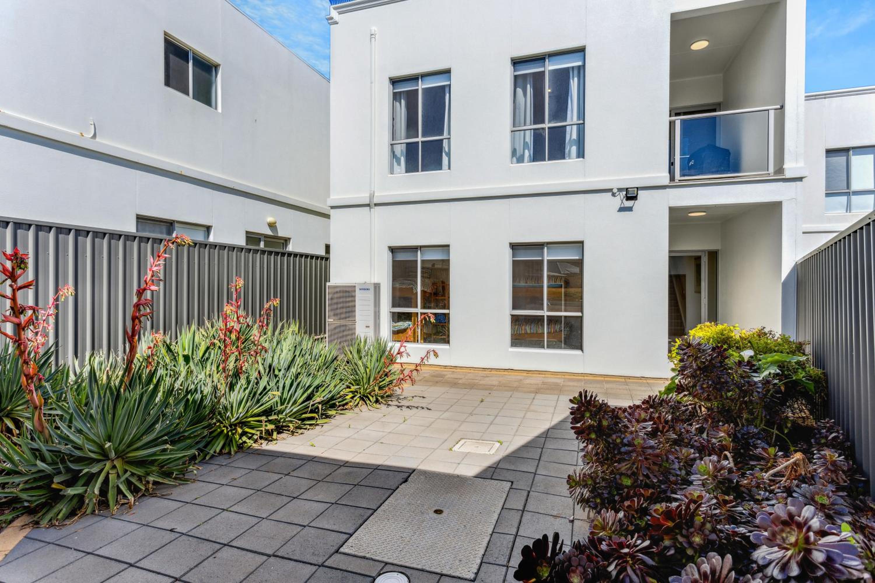 Views on Seascape - Beachfront accommodation