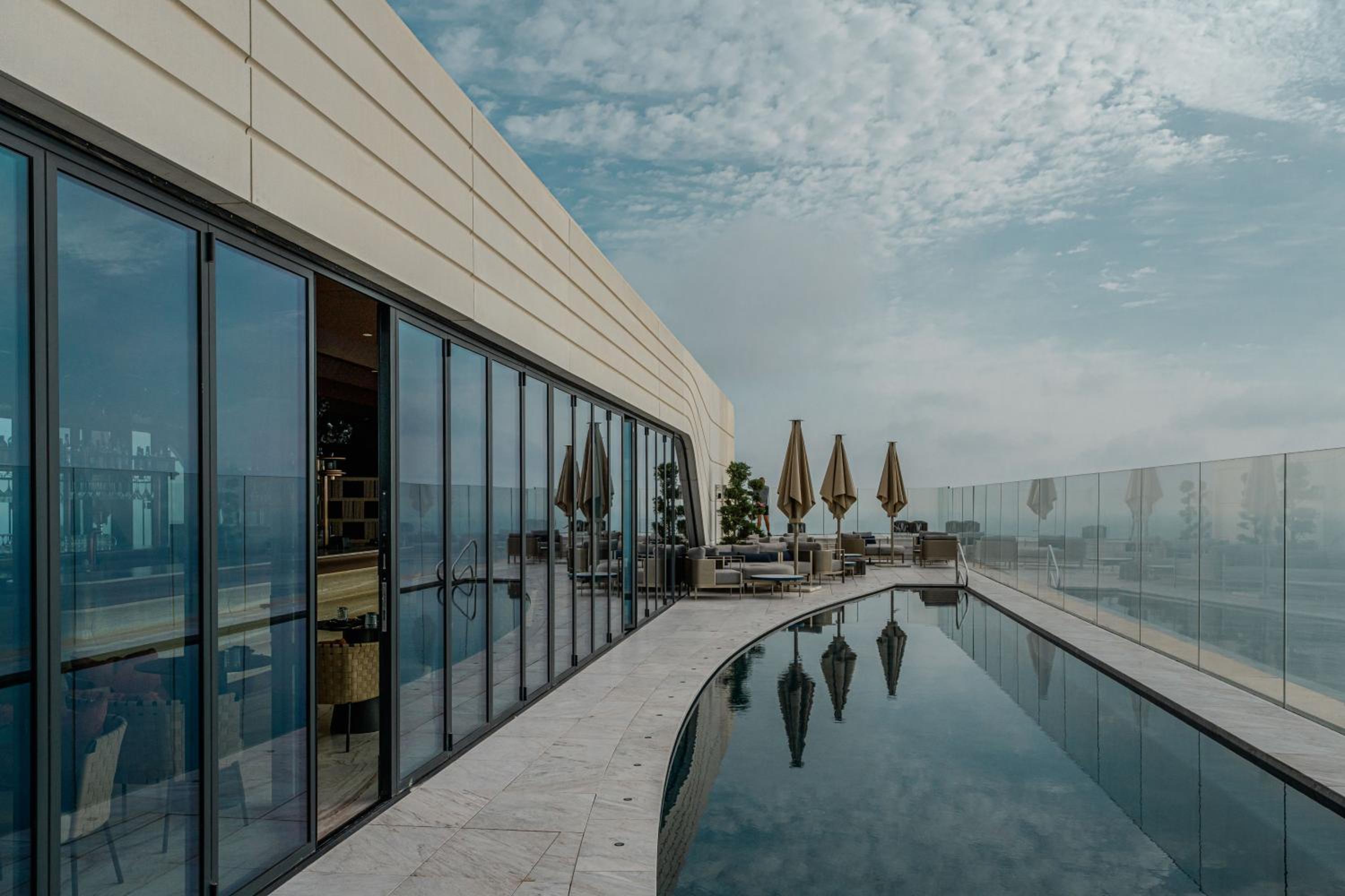 Luxury apartment with common skypool in the prestigious Mercury Tower by SF HOMES photo 4
