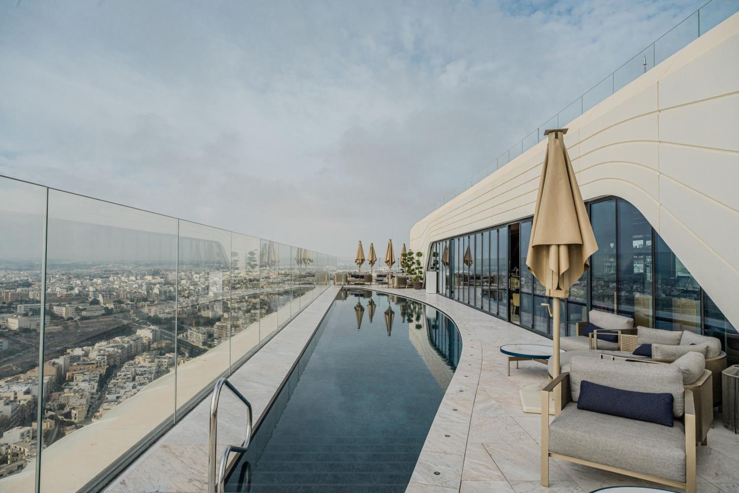 Luxury apartment with common skypool in the prestigious Mercury Tower by SF HOMES photo 5