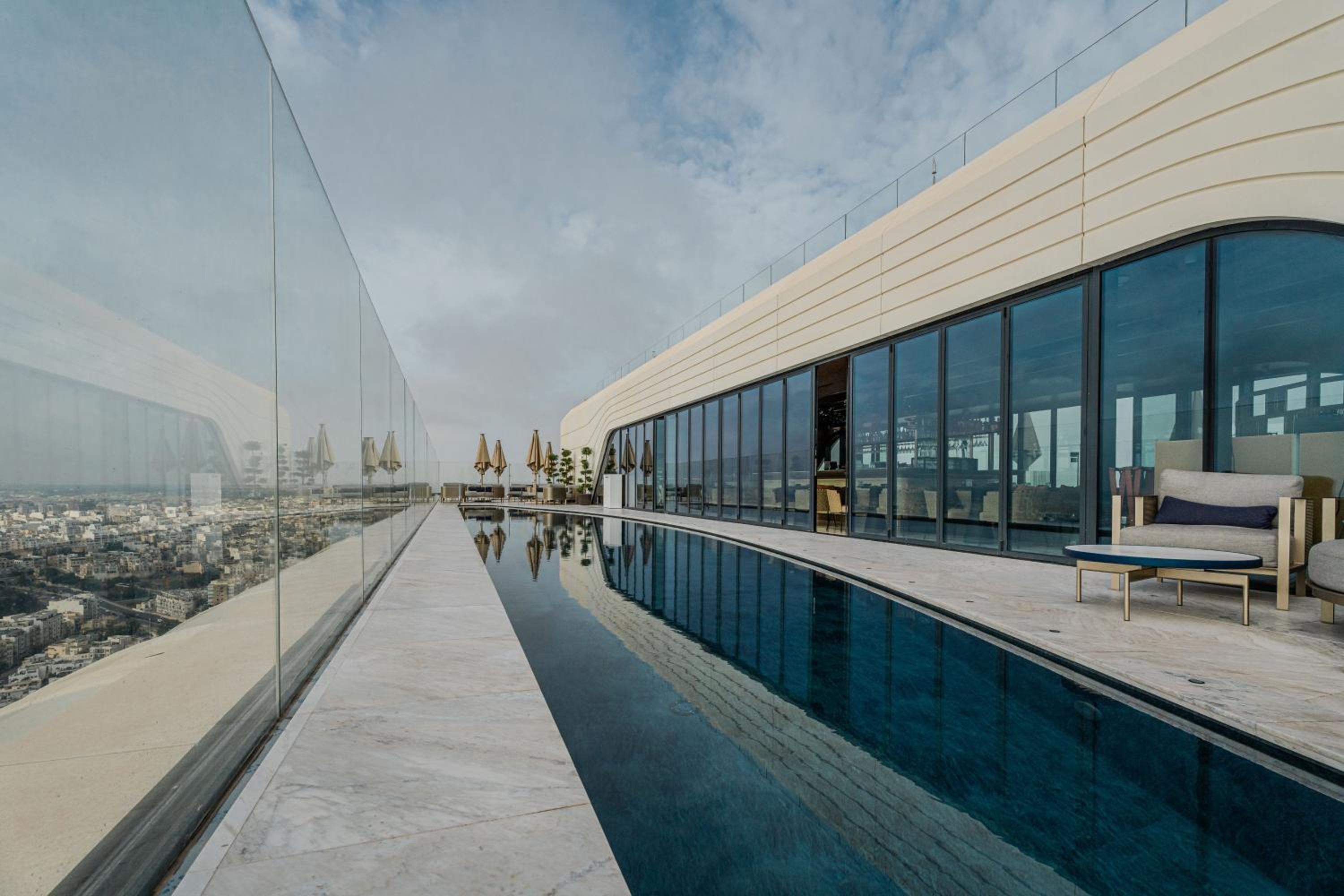 Luxury apartment with common skypool in the prestigious Mercury Tower by SF HOMES photo 2