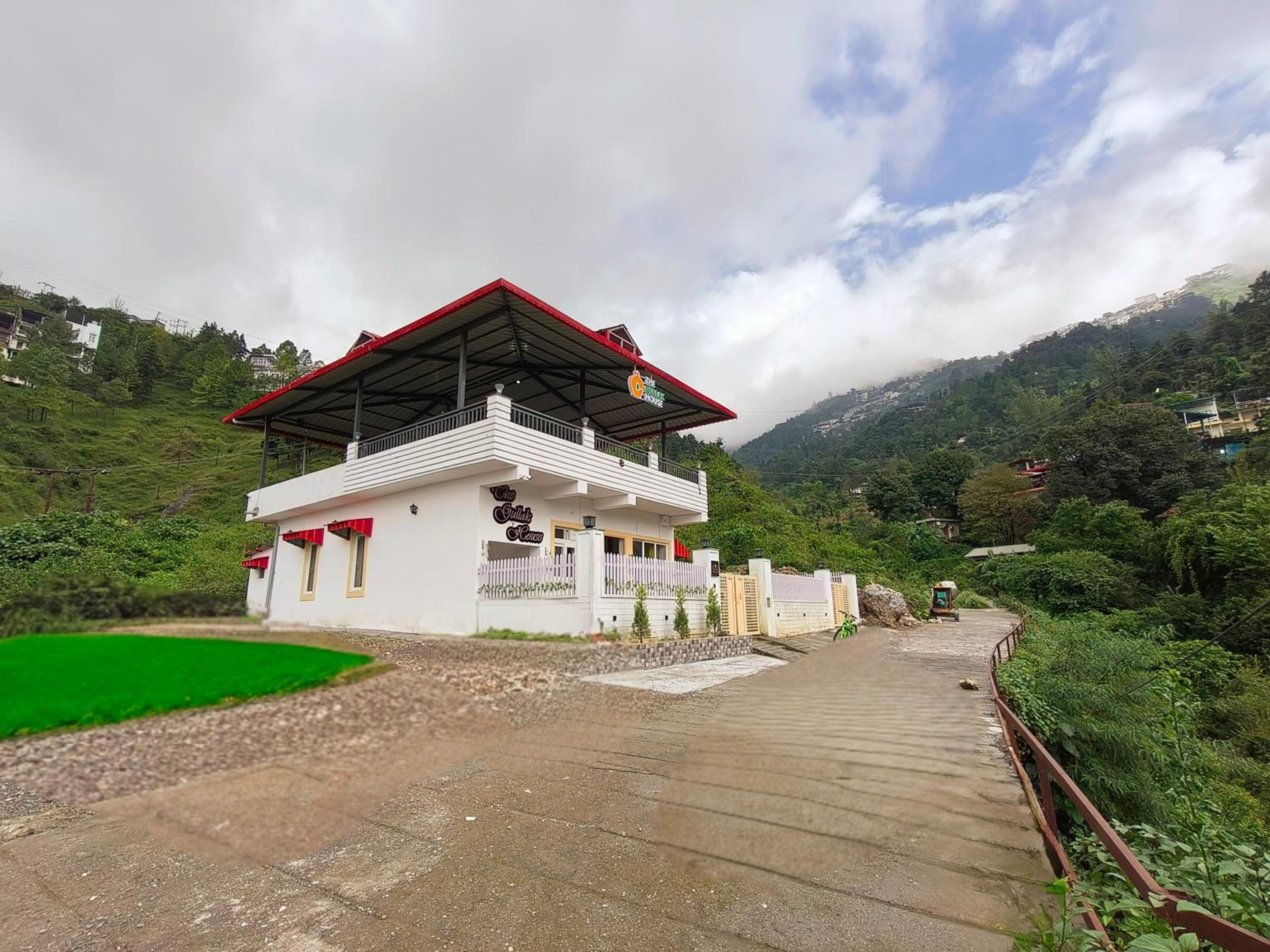 The Gullak House, Mussoorie, 2BHK Retreat-Private Garden,Terrace- Pet Friendly view 5