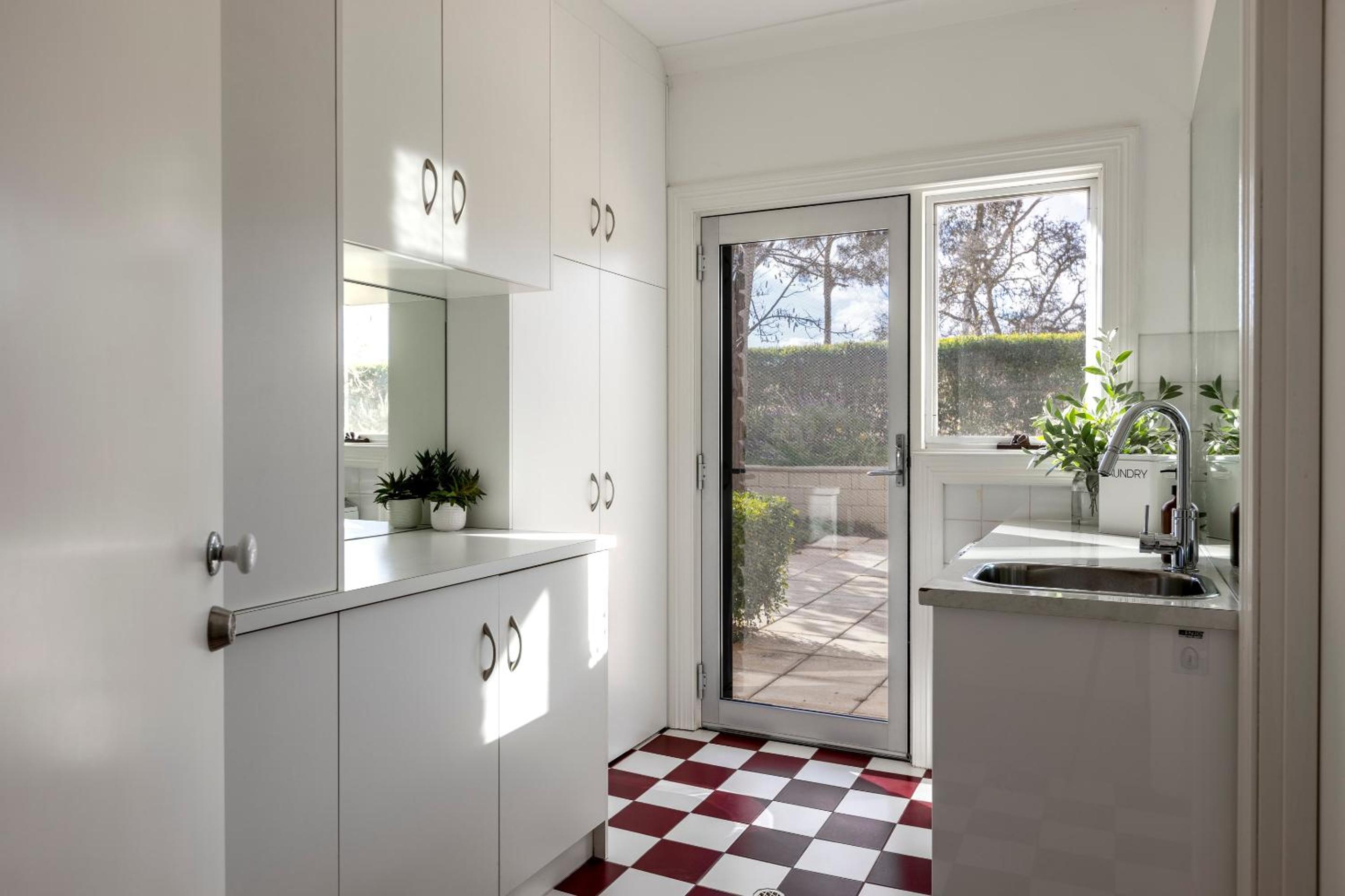 Seppeltsfield Vineyard Retreat - 3 Bedroom Holiday Home