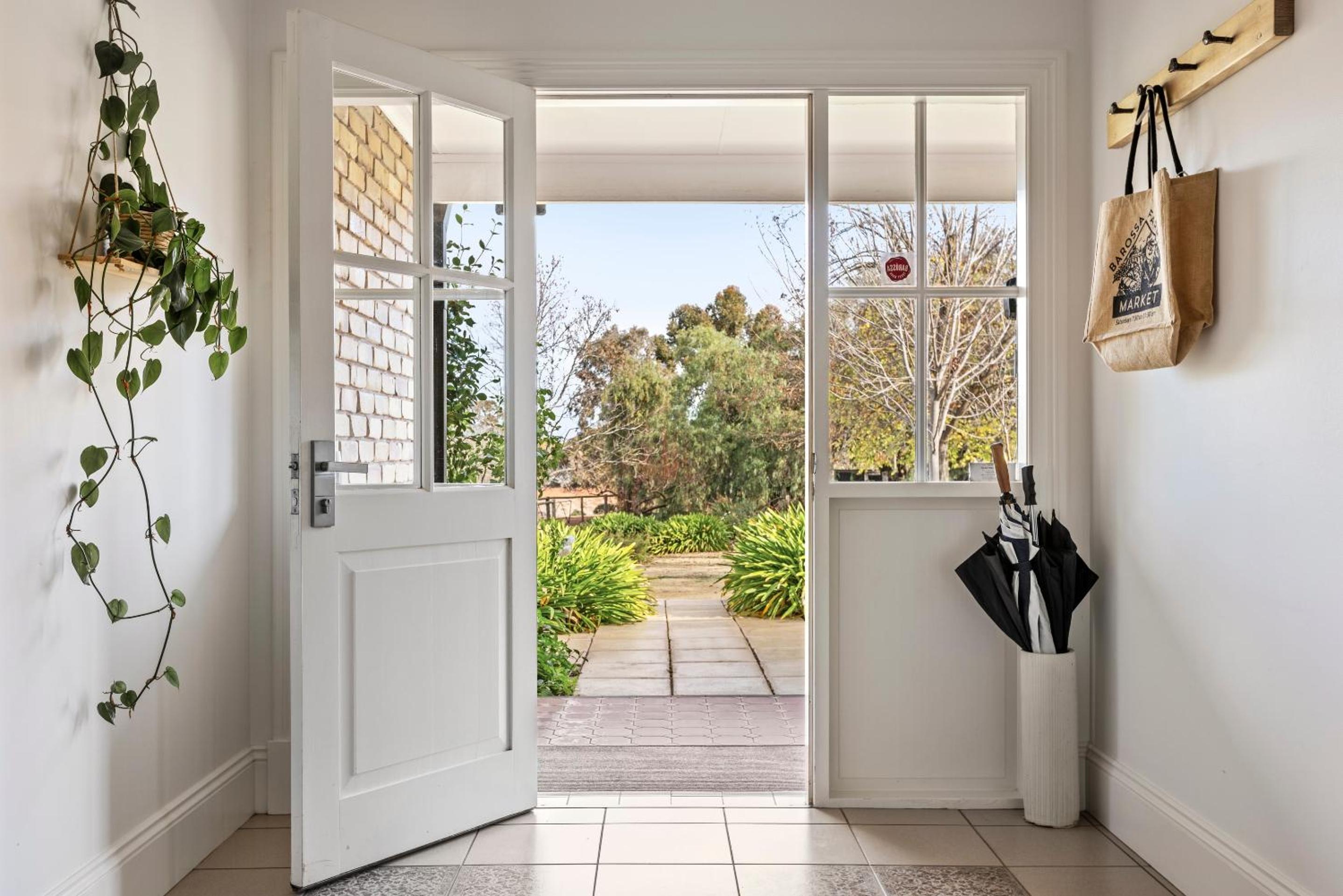 Seppeltsfield Vineyard Retreat - 3 Bedroom Holiday Home