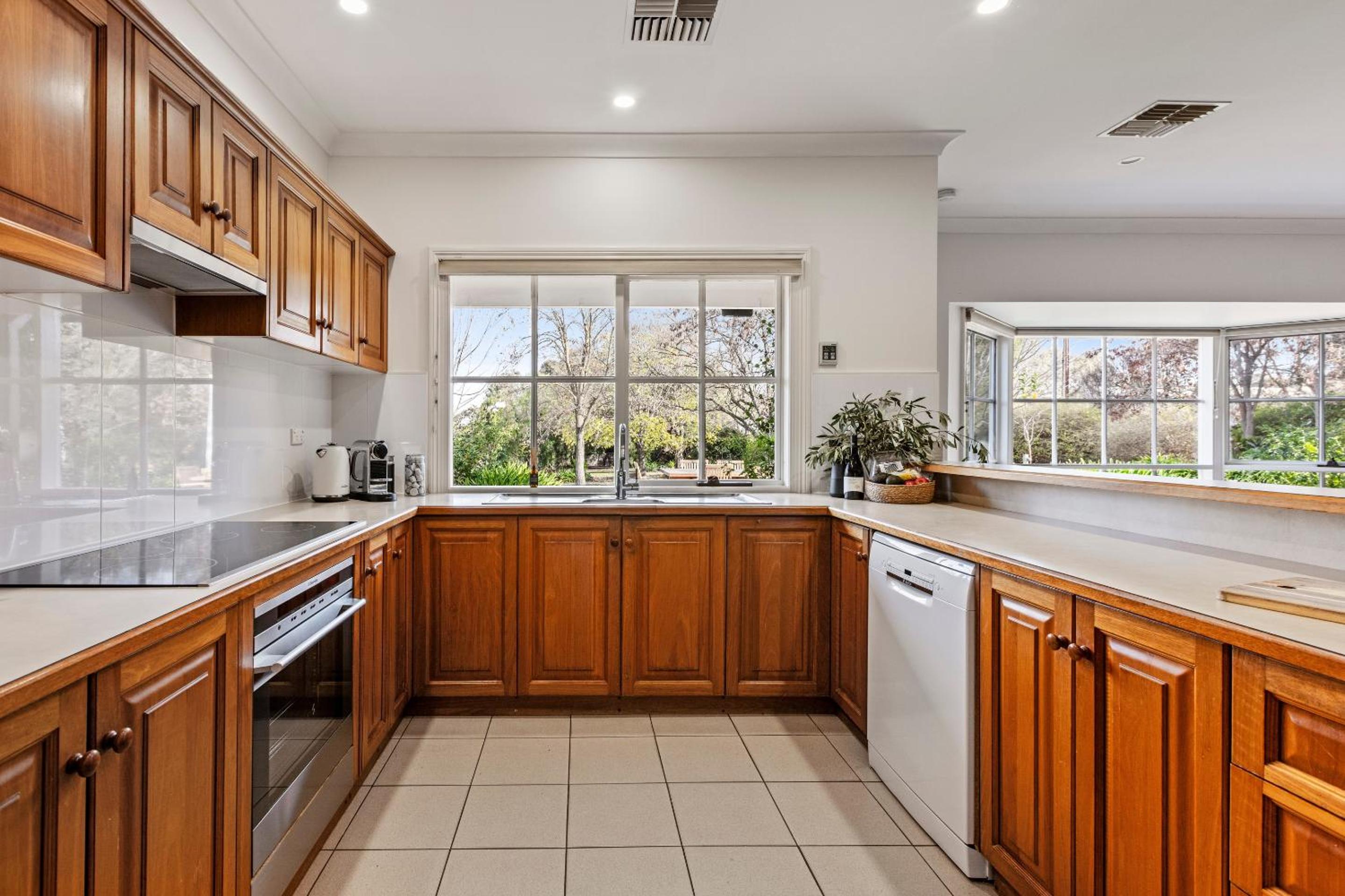 Seppeltsfield Vineyard Retreat - 3 Bedroom Holiday Home